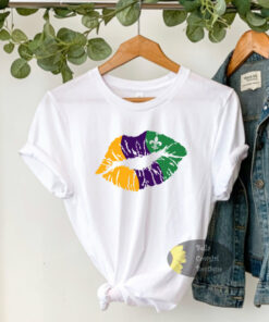 Mardi Gras Fleur De Lis Kiss Lips Women’s T-Shirt Mardi Gras Fleur De Lis Kiss Lips Women’s T-Shirt